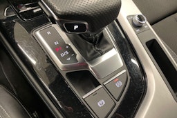 musta Audi A4 2022 kuva 17.