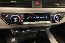 musta Audi A4 2022 kuva 18.