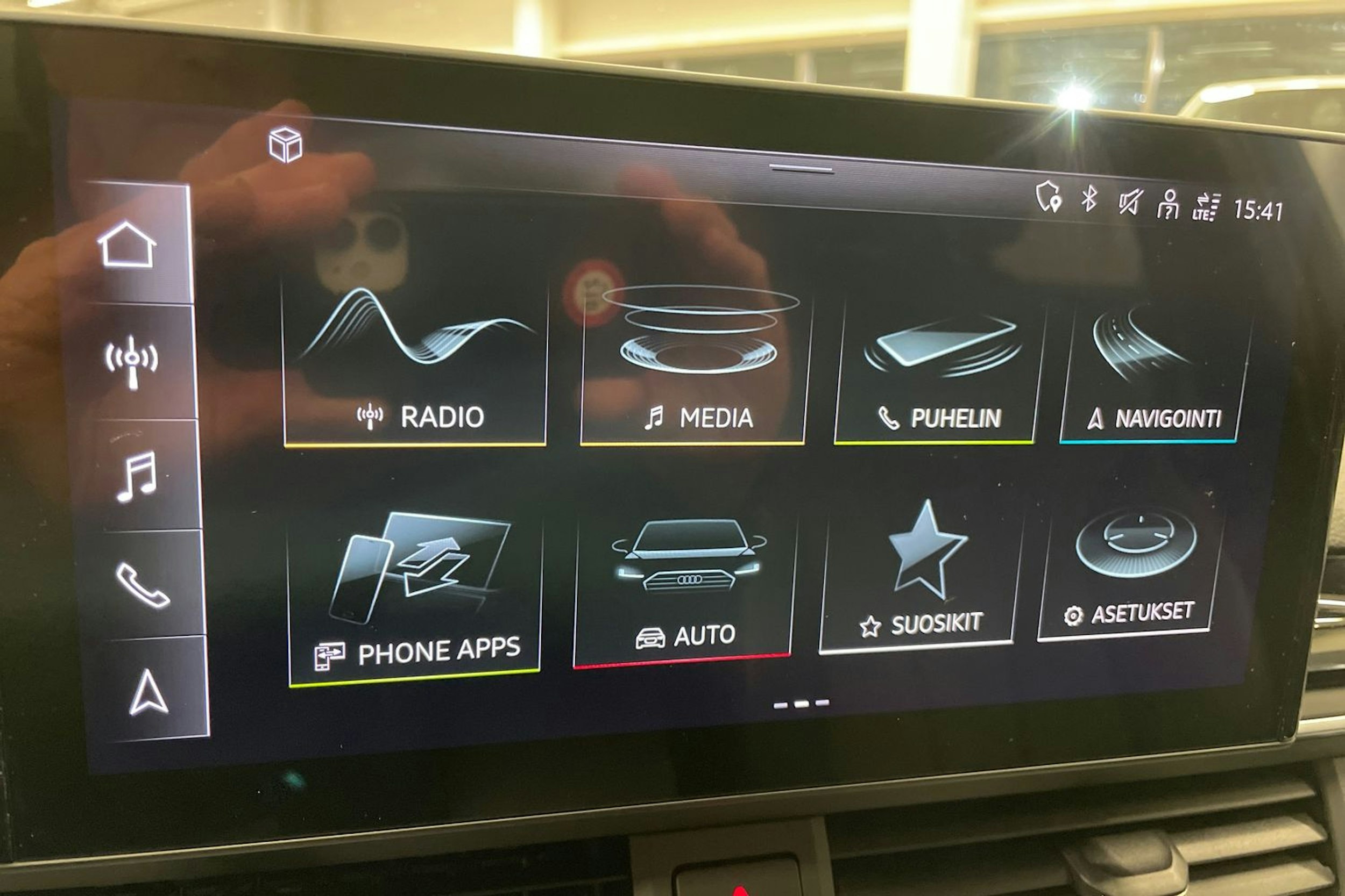 musta Audi A4 2022 kuva 19.