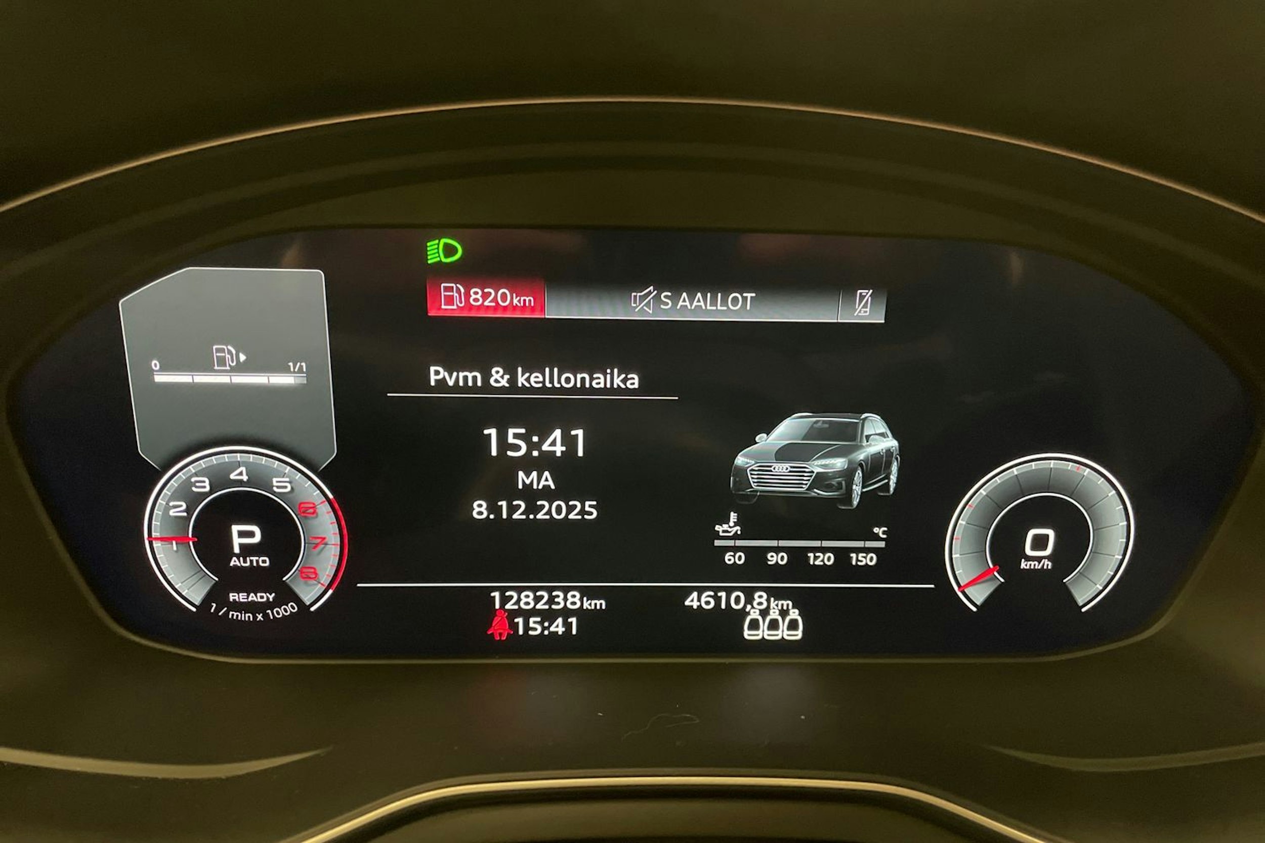 musta Audi A4 2022 kuva 21.