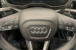 musta Audi A4 2022 kuva 23.