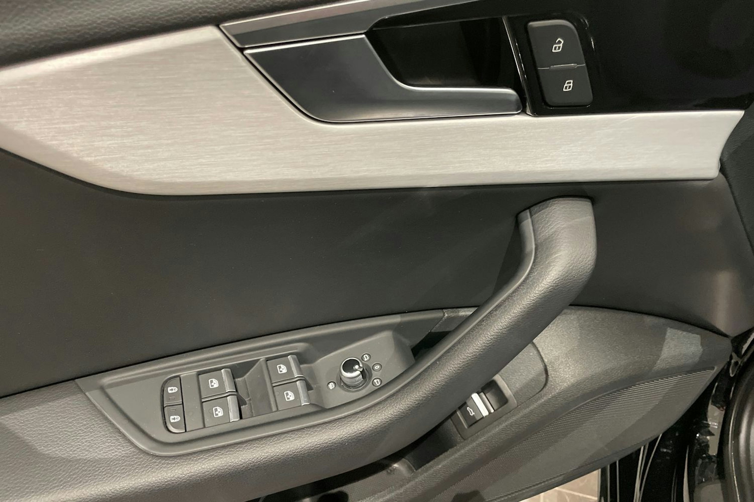 musta Audi A4 2022 kuva 26.