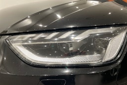 musta Audi A4 2022 kuva 27.