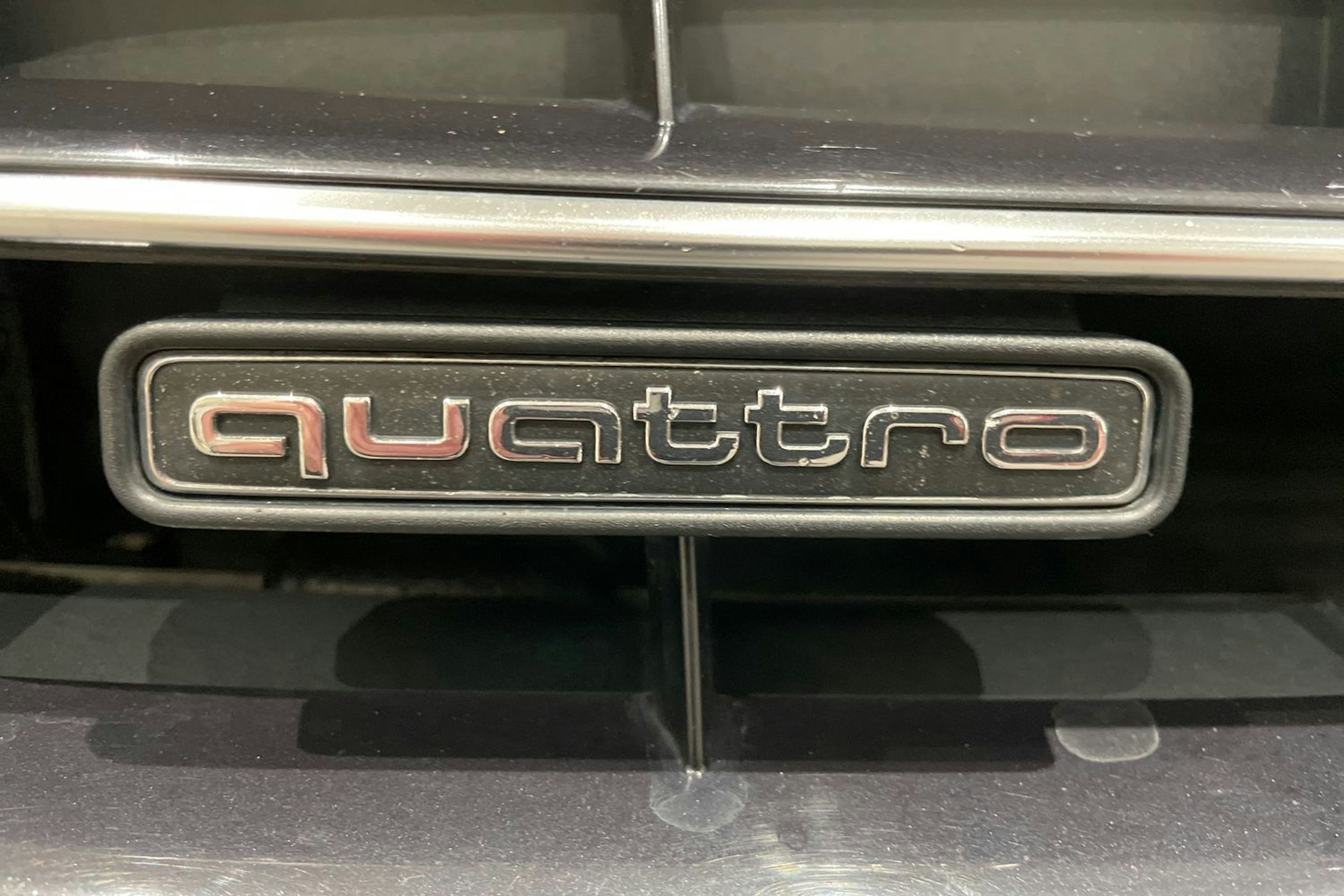 musta Audi A4 2022 kuva 28.