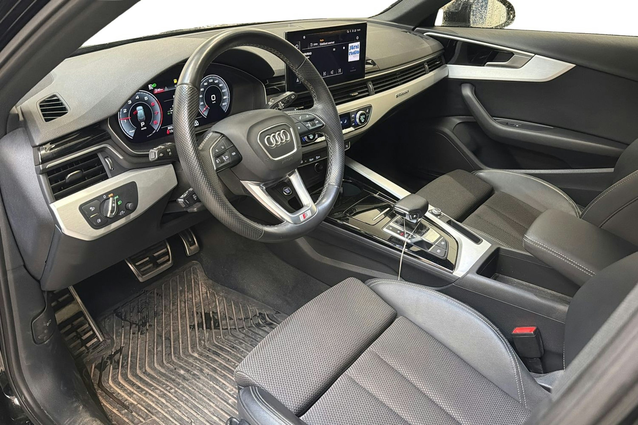 musta Audi A4 2022 kuva 3.