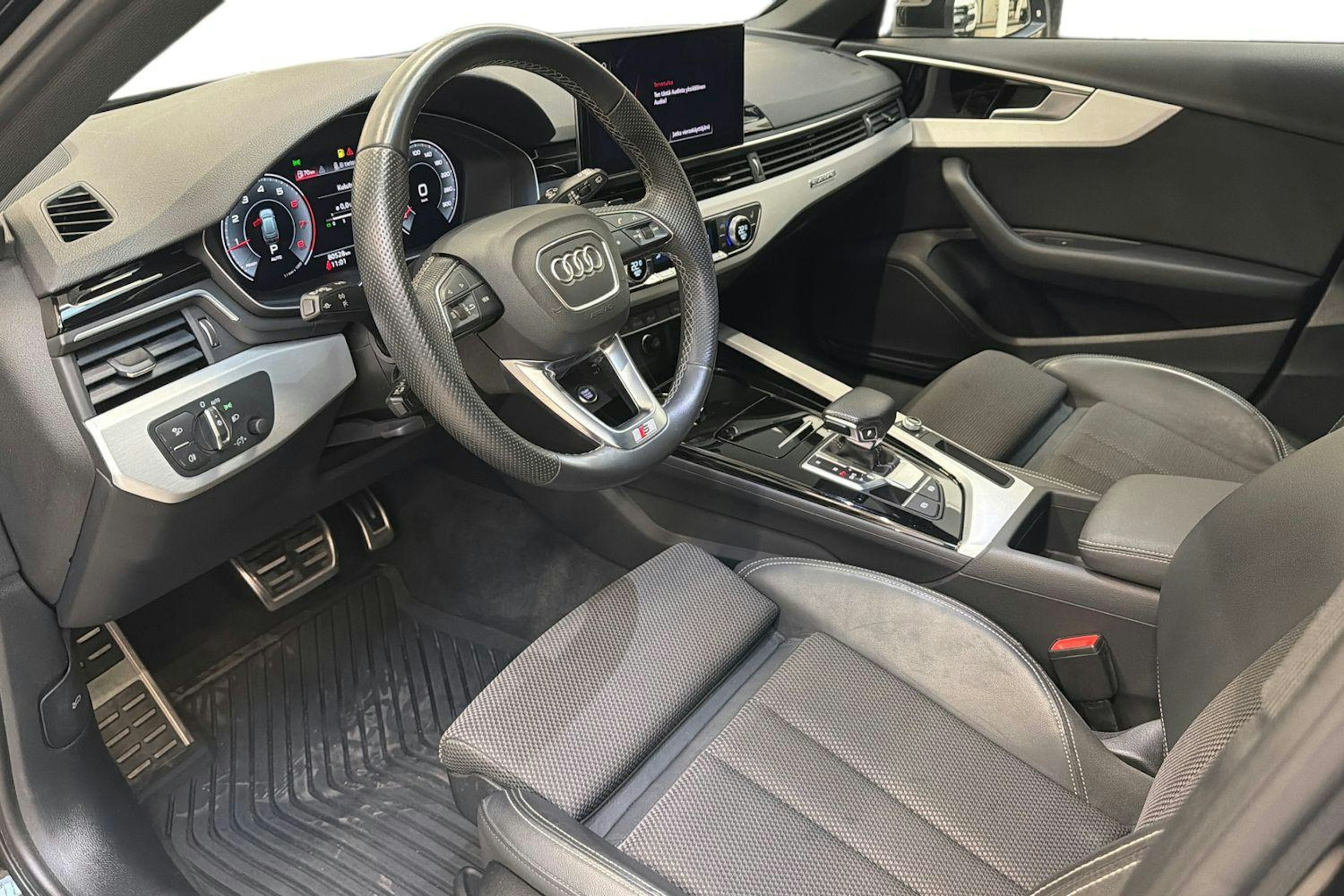 musta Audi A4 2022 kuva 7.