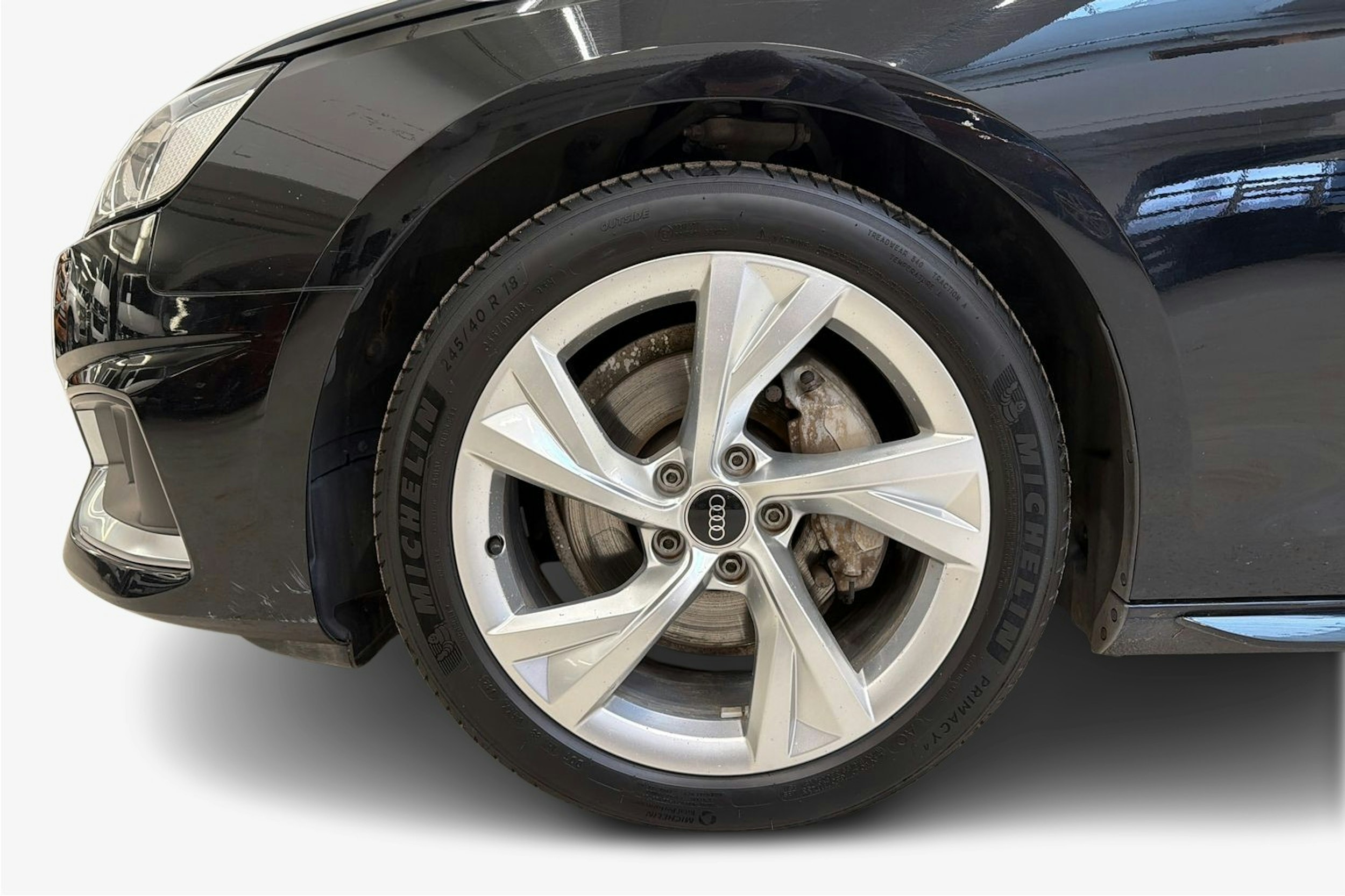 musta Audi A4 2022 kuva 11.