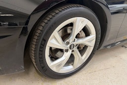 musta Audi A4 2022 kuva 13.