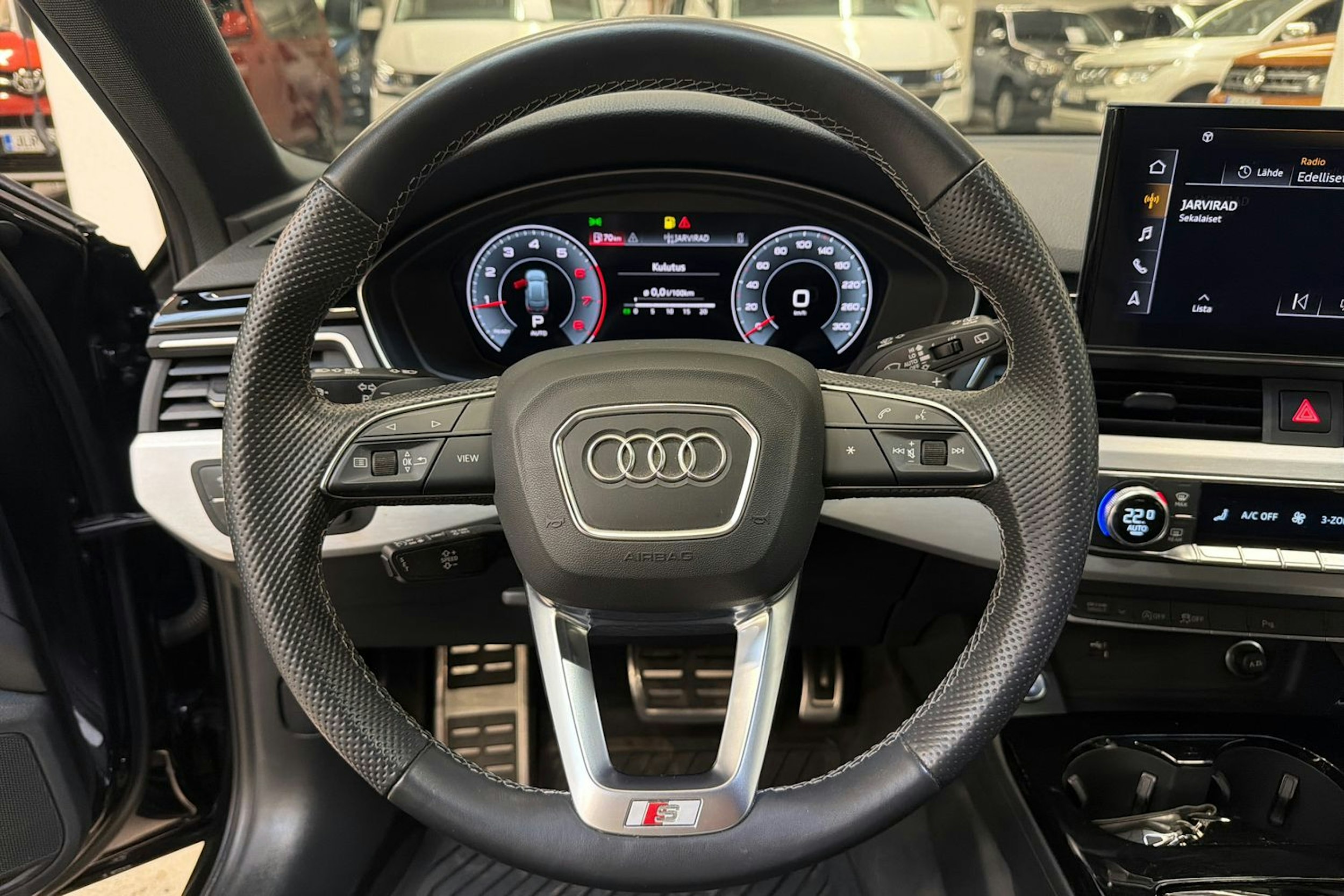 musta Audi A4 2022 kuva 14.