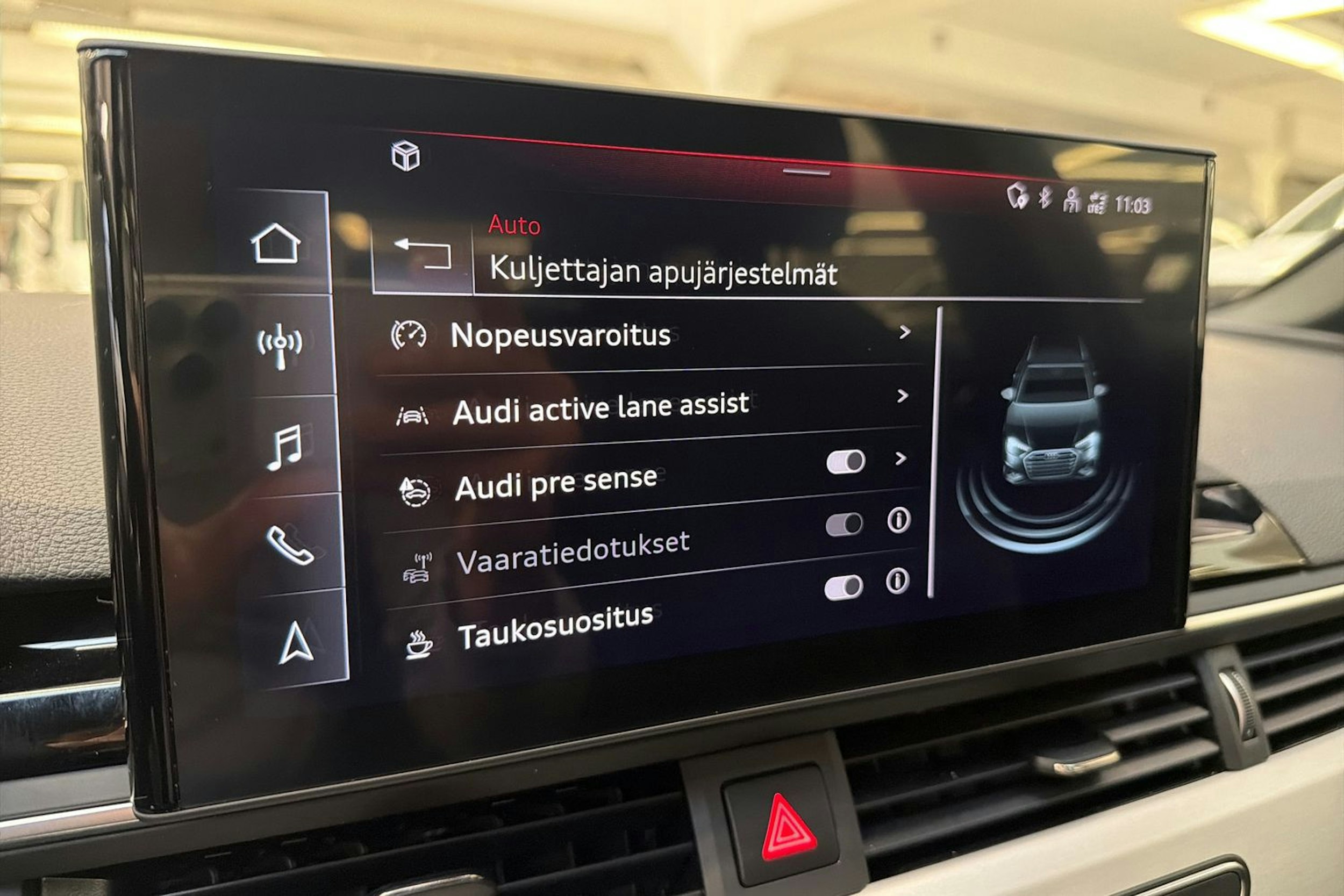 musta Audi A4 2022 kuva 15.