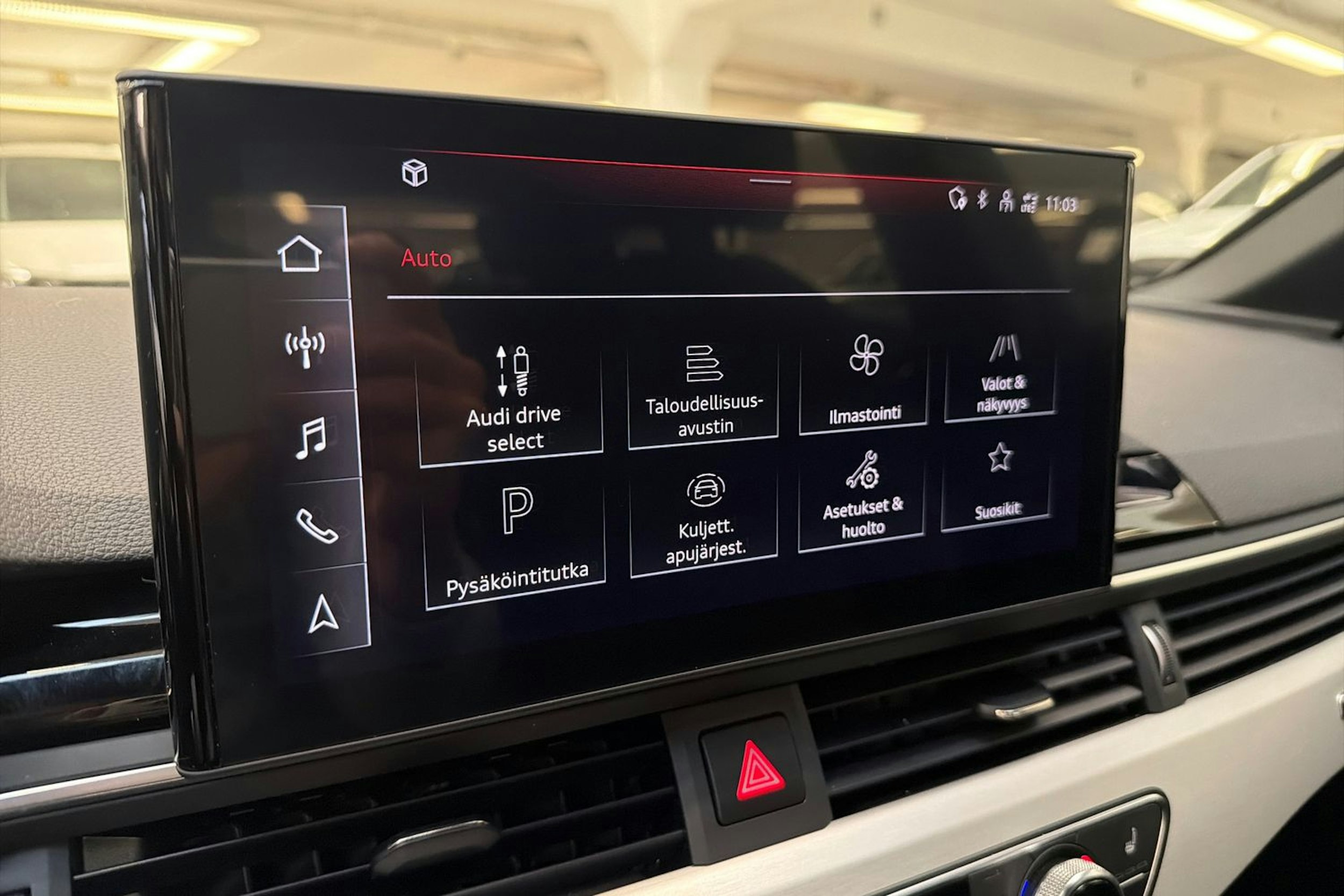 musta Audi A4 2022 kuva 16.