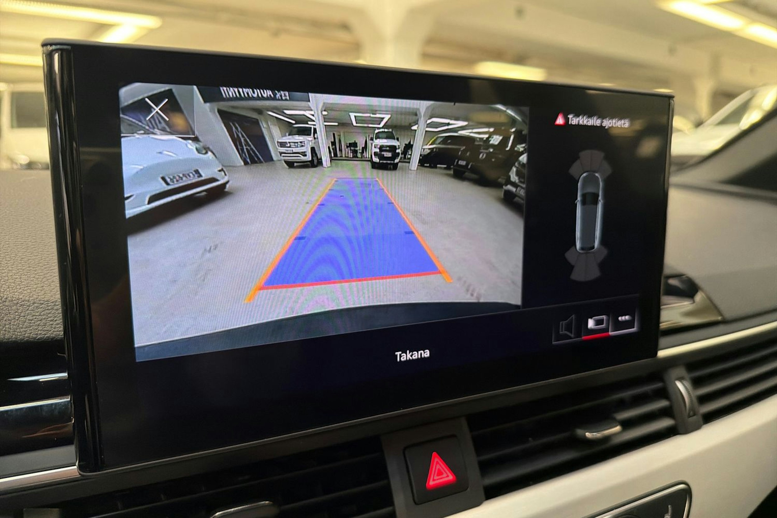 musta Audi A4 2022 kuva 18.