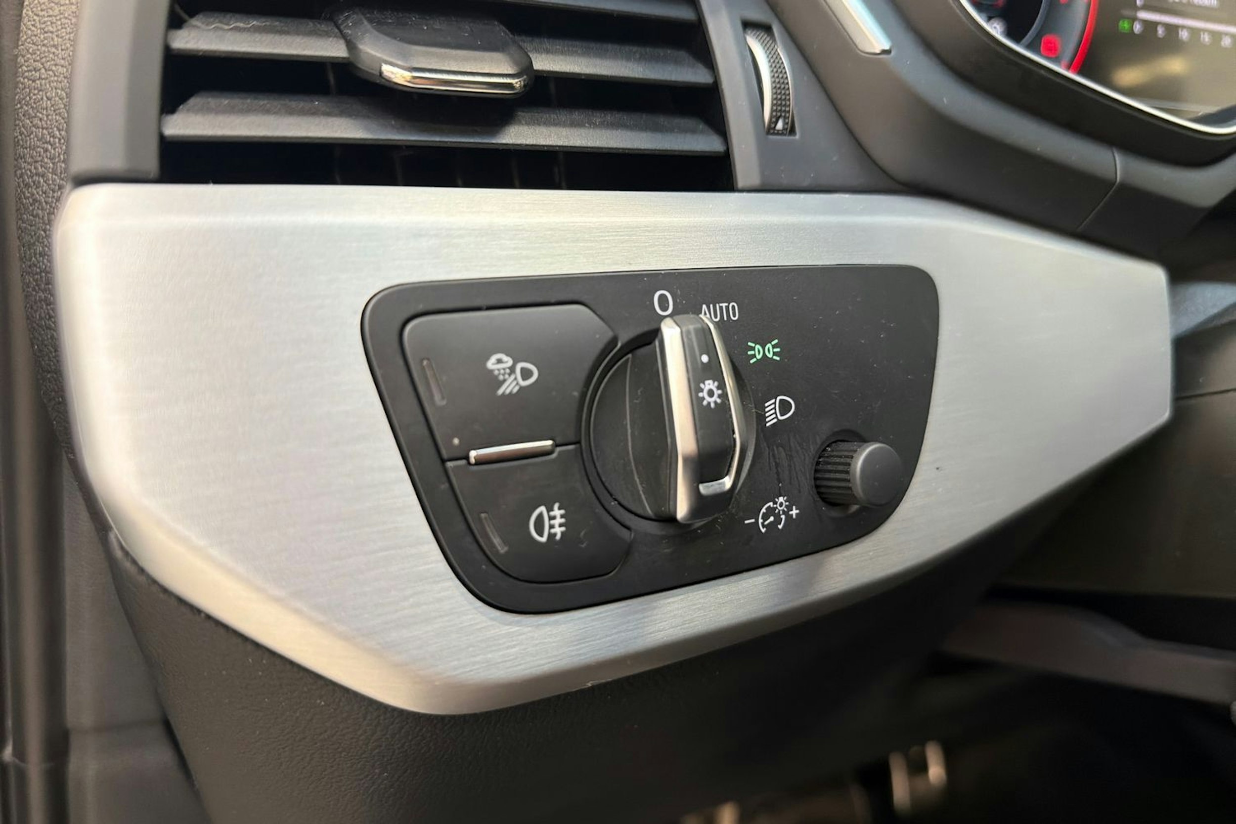 musta Audi A4 2022 kuva 20.