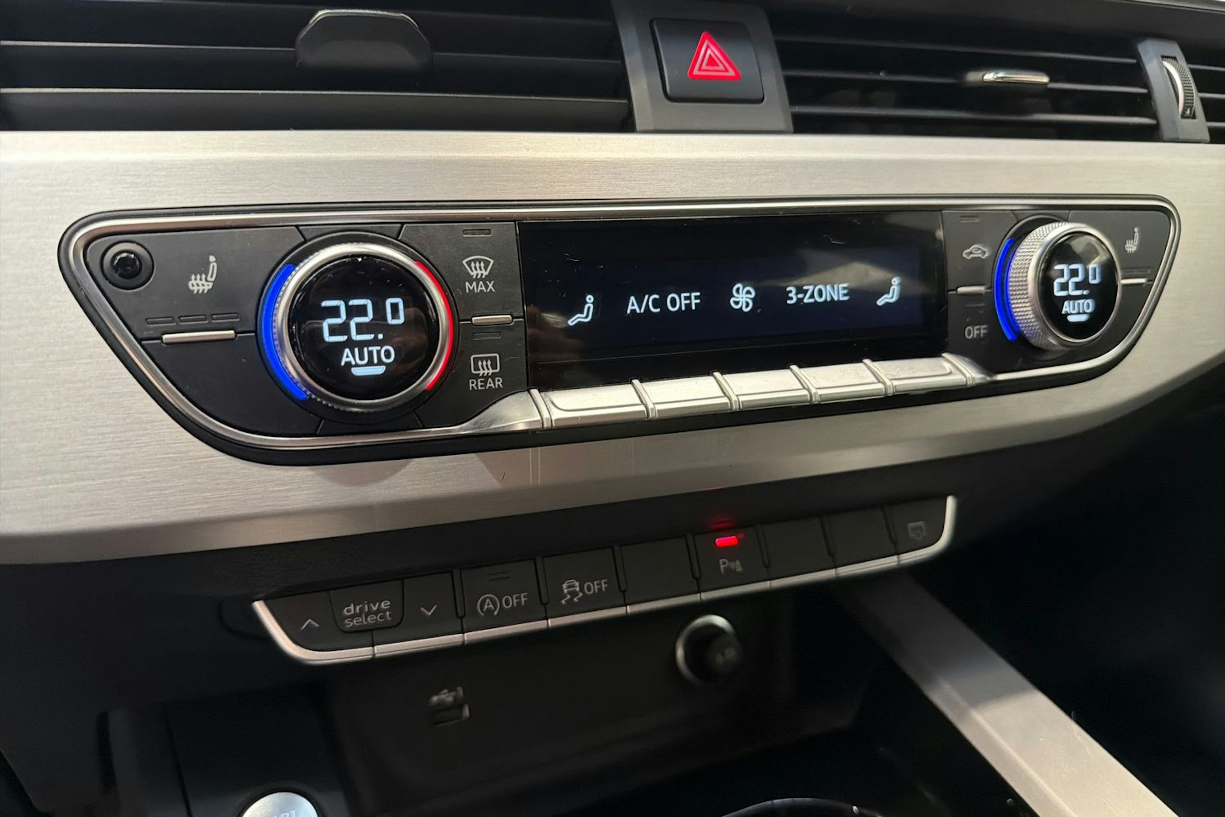 musta Audi A4 2022 kuva 22.