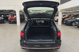 musta Audi A4 2022 kuva 23.