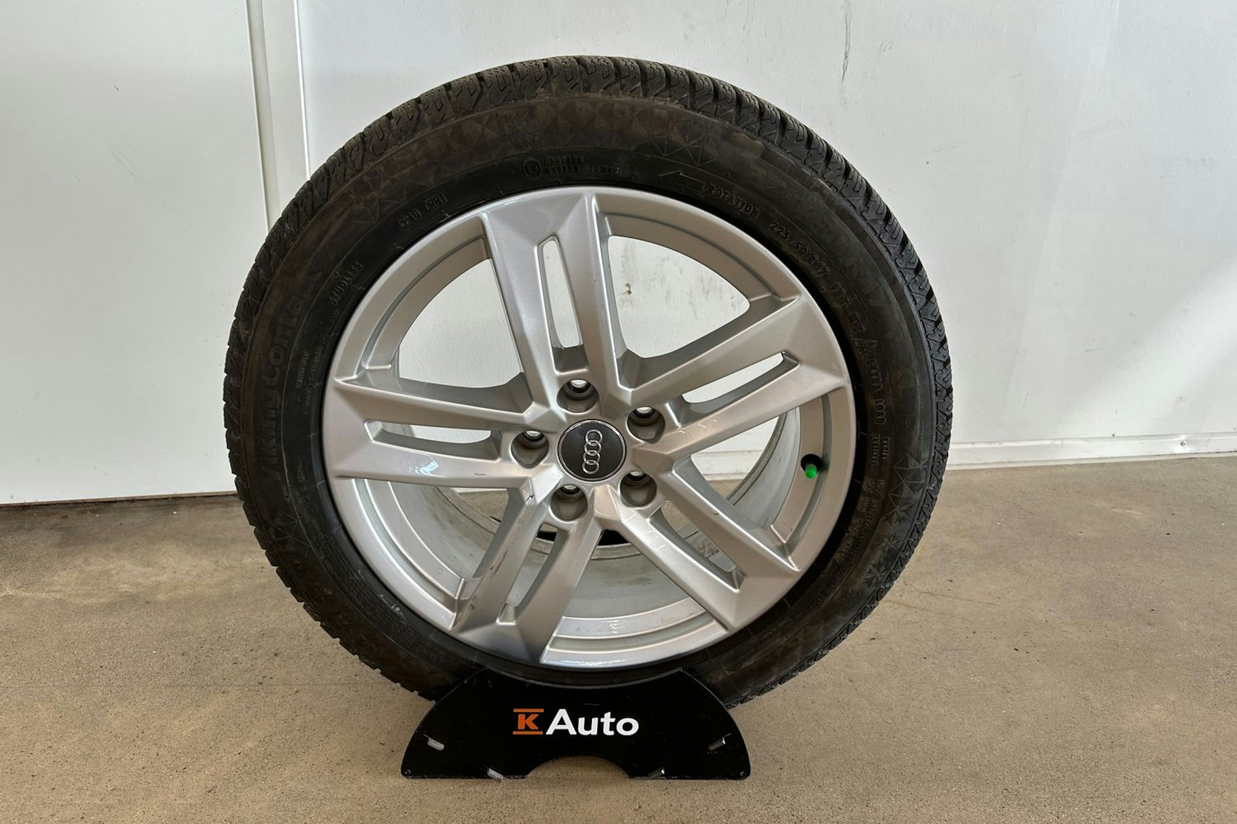 harmaa Audi A4 2022 kuva 13.