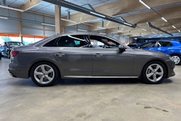 harmaa Audi A4 2022 kuva 14.