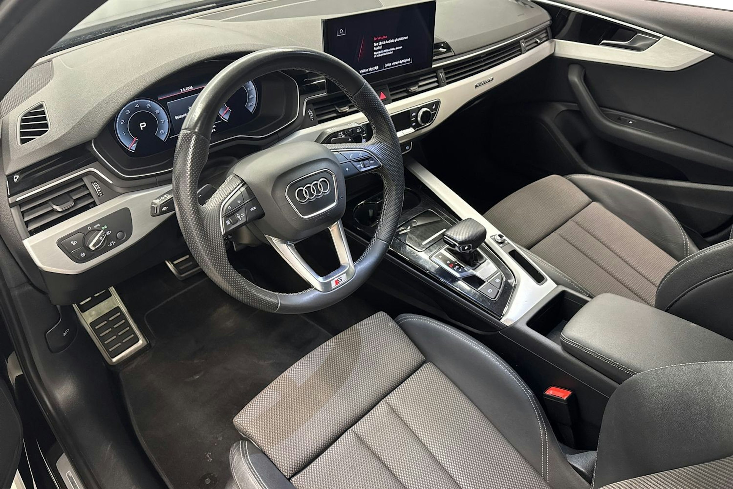 musta Audi A4 2022 kuva 7.