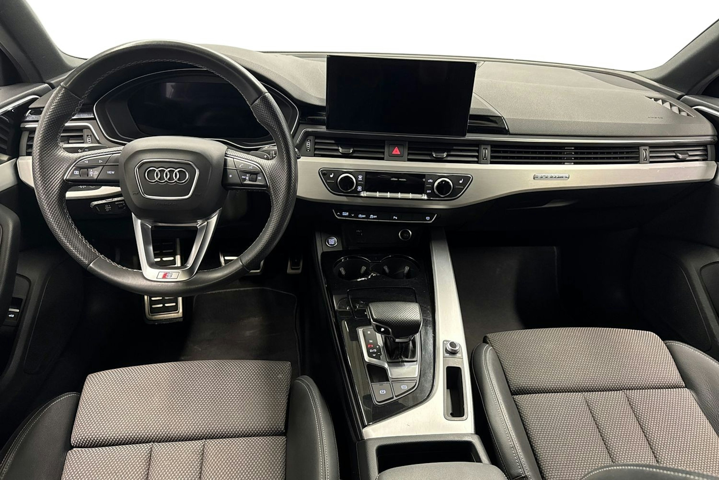 musta Audi A4 2022 kuva 9.