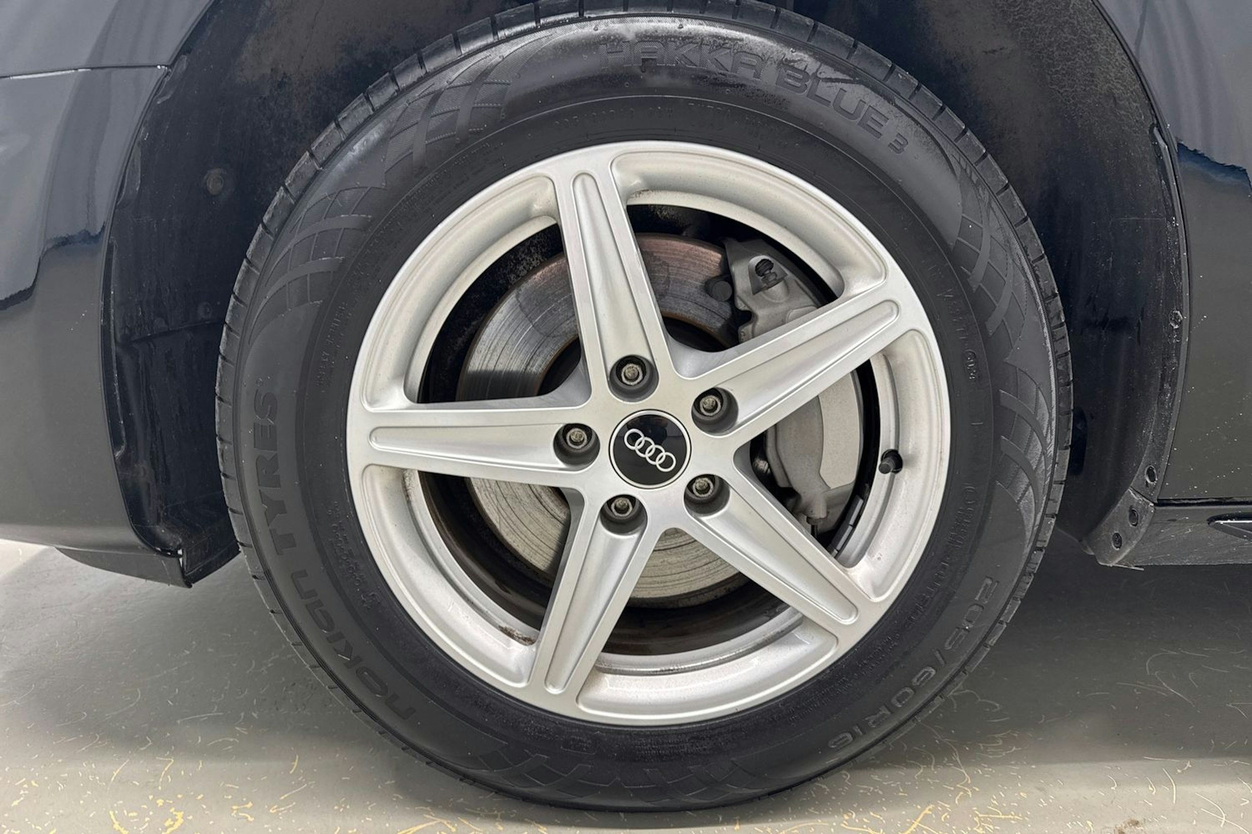 musta Audi A4 2022 kuva 13.