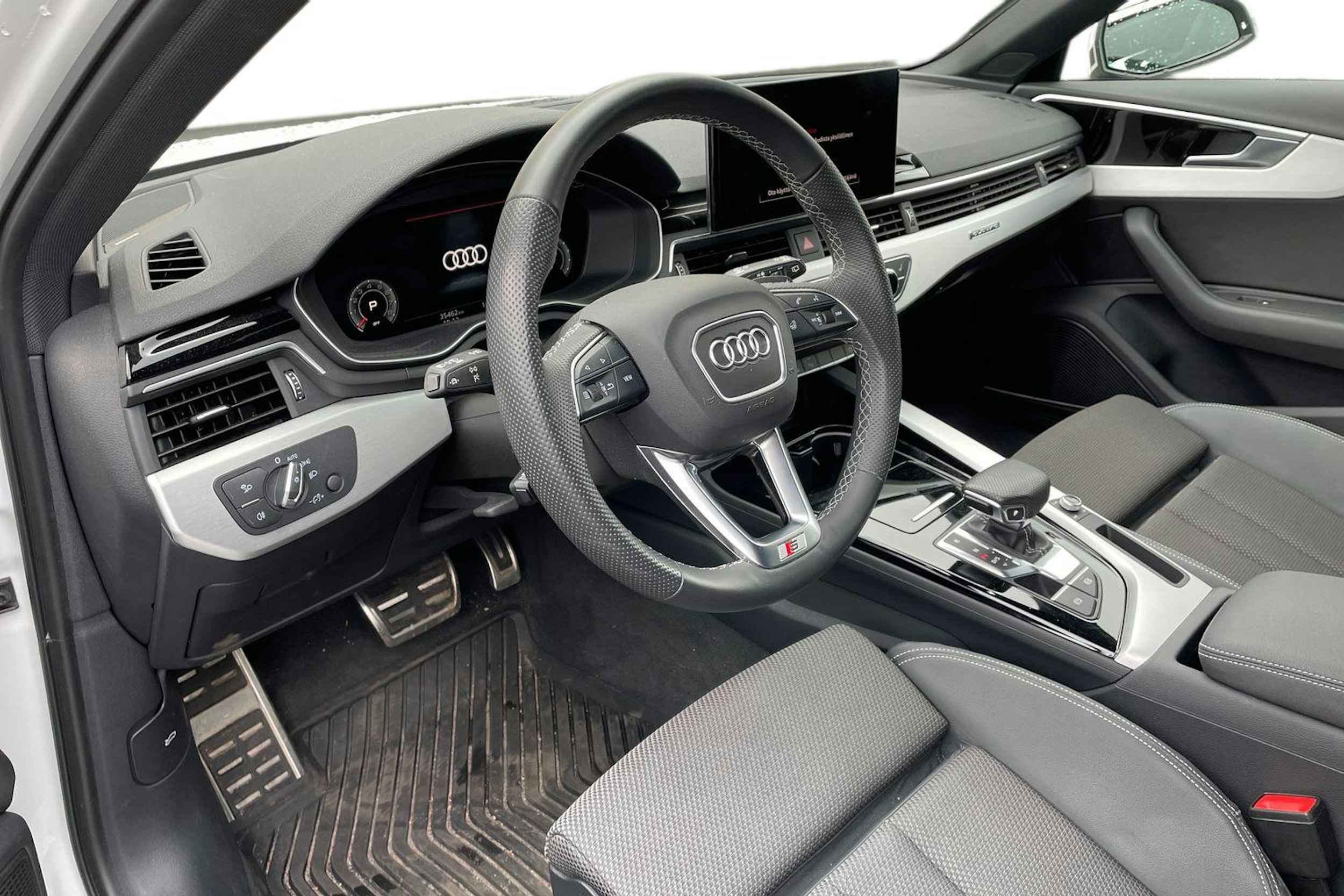 valkoinen Audi A4 2022 kuva 3.