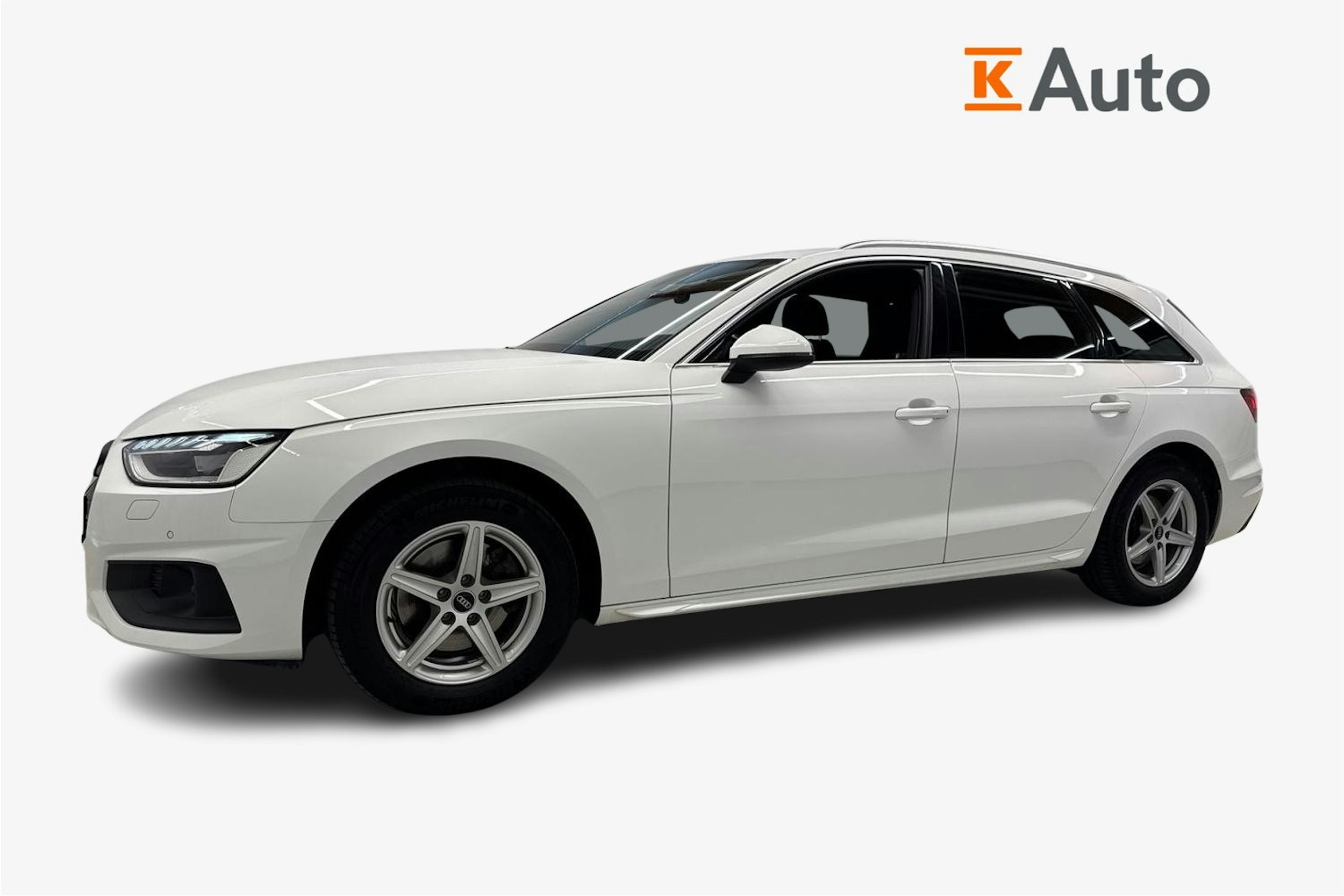 valkoinen Audi A4 2022 kuva 6.
