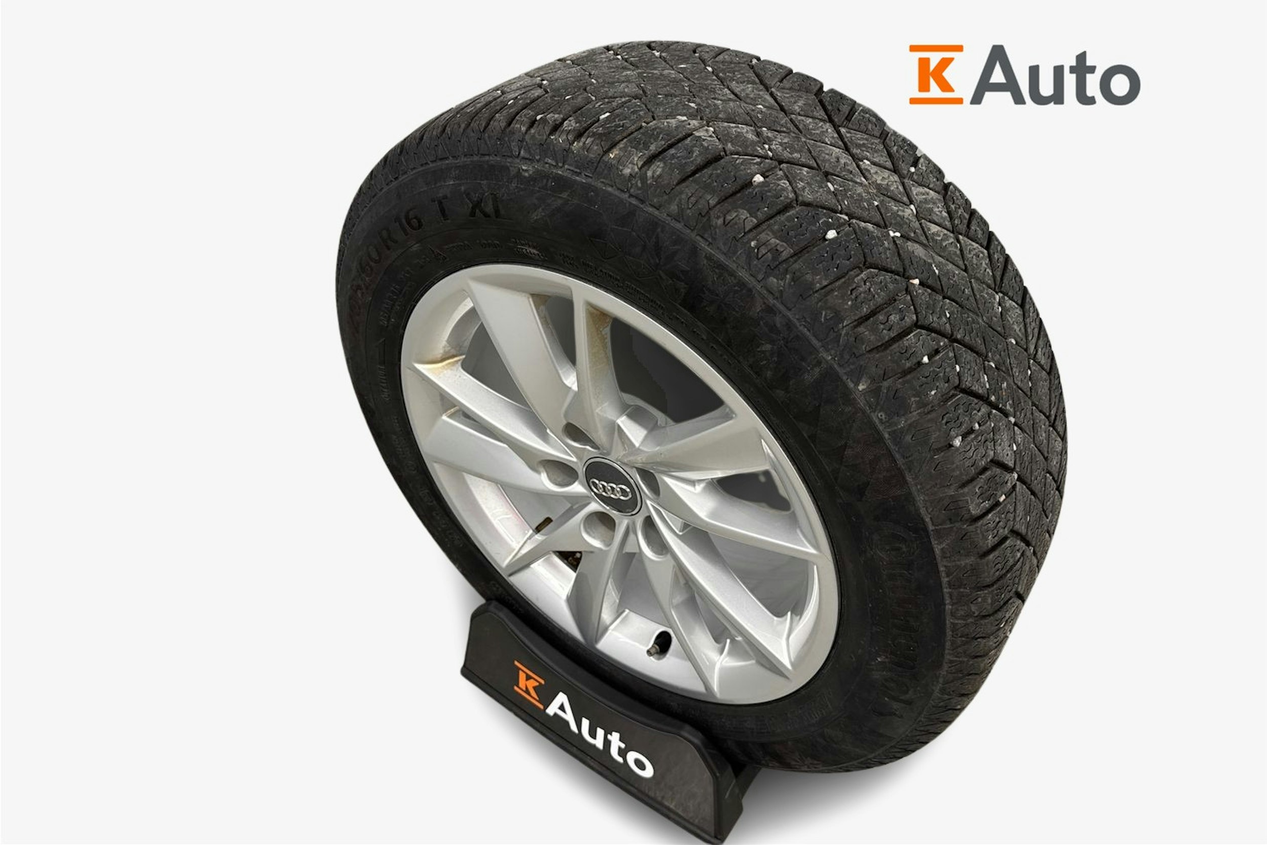 valkoinen Audi A4 2022 kuva 11.