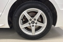 valkoinen Audi A4 2022 kuva 13.