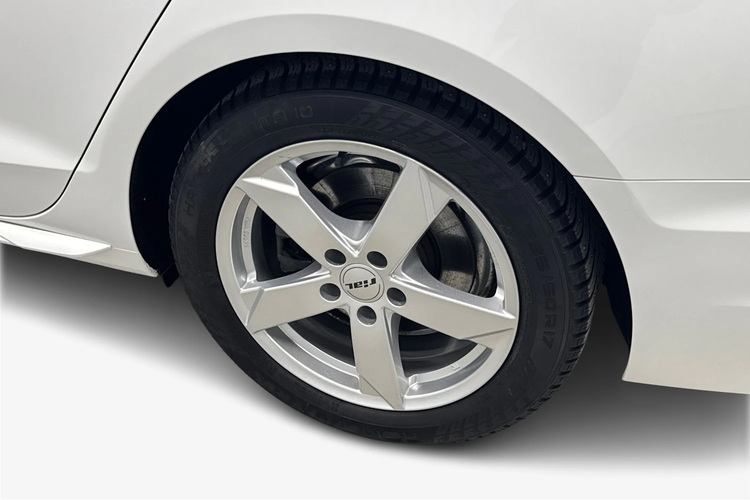 valkoinen Audi A4 2022 kuva 9.