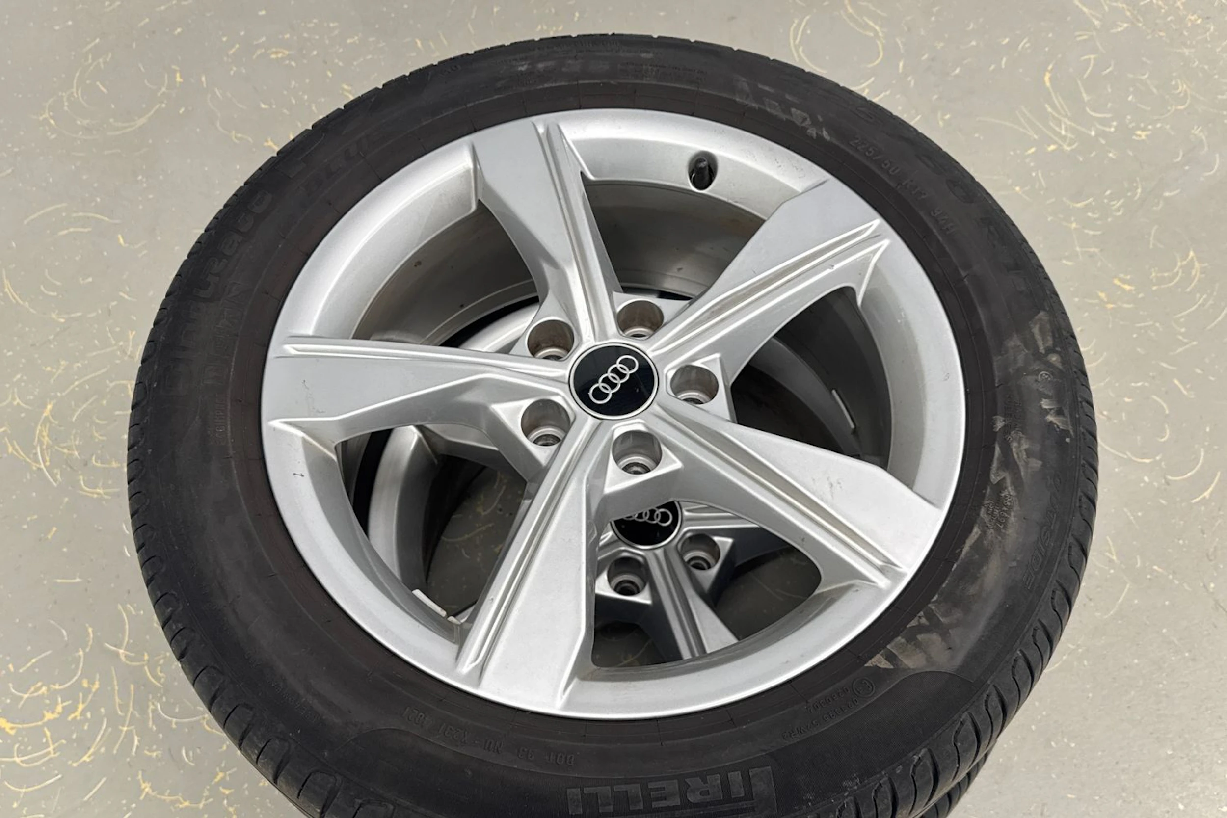 valkoinen Audi A4 2022 kuva 10.