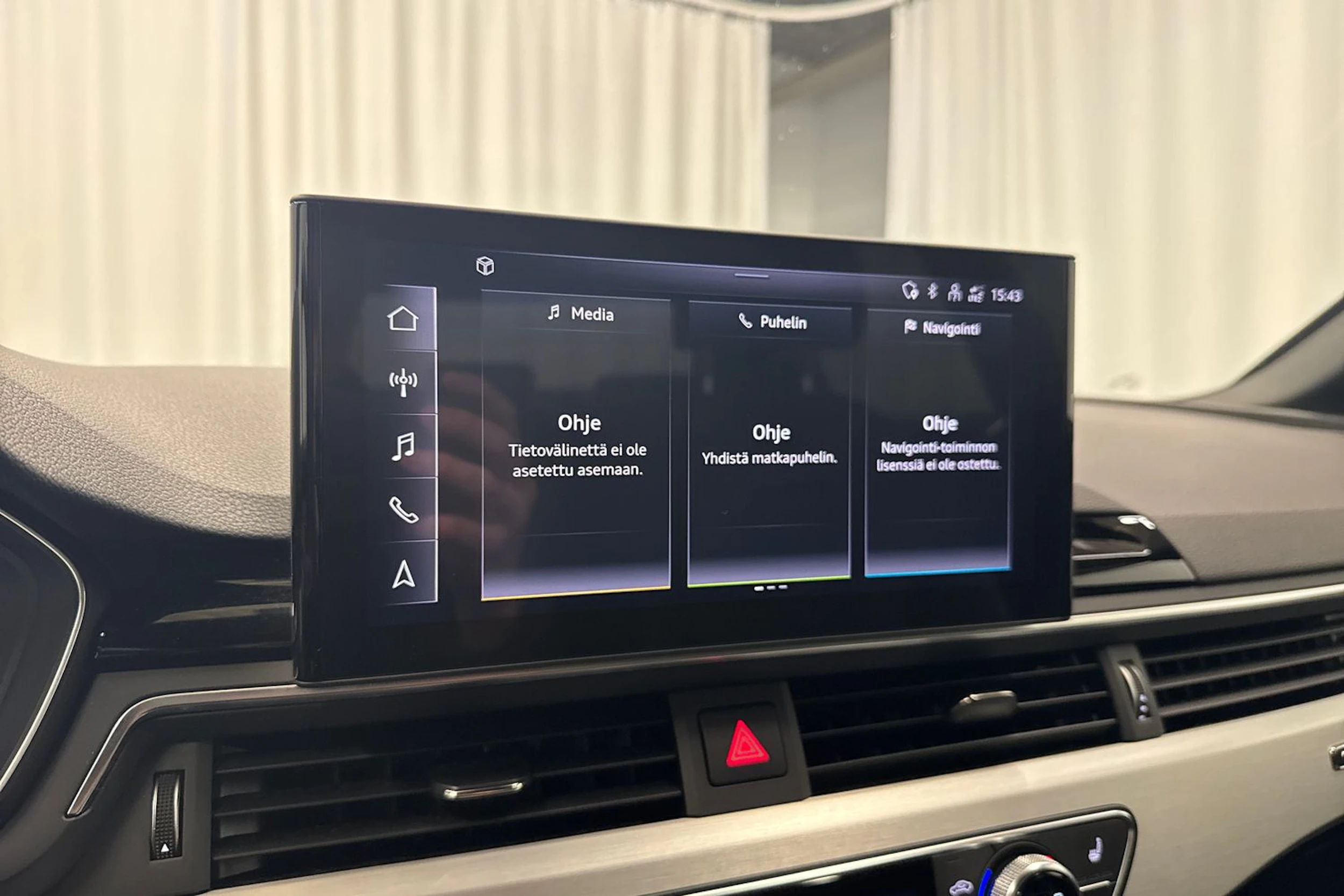 valkoinen Audi A4 2022 kuva 15.