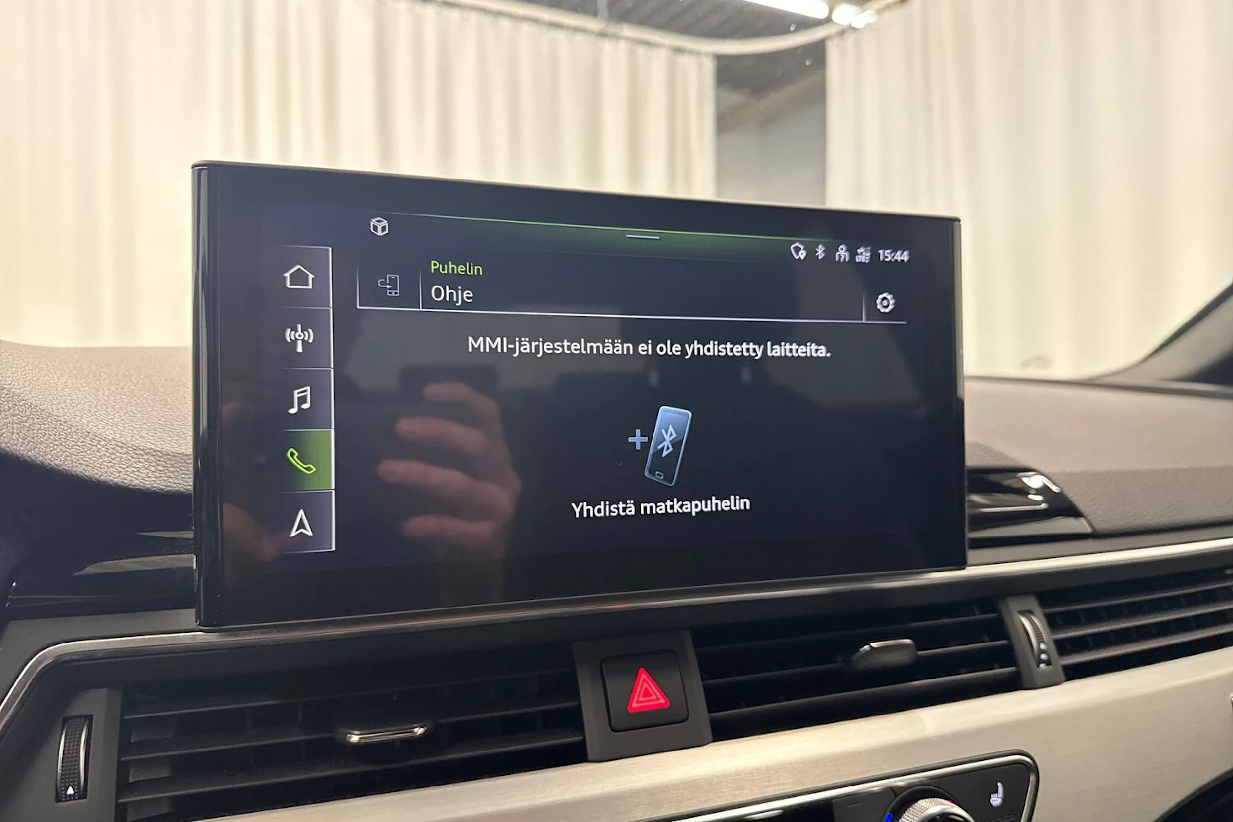 valkoinen Audi A4 2022 kuva 18.