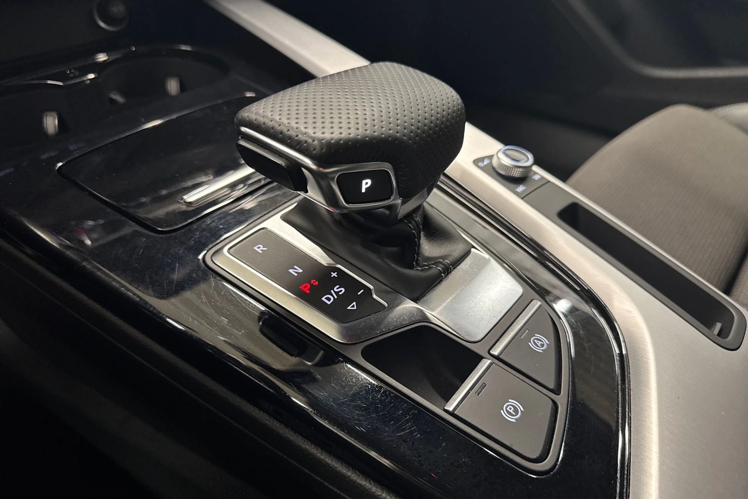 valkoinen Audi A4 2022 kuva 22.