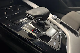 valkoinen Audi A4 2022 kuva 22.