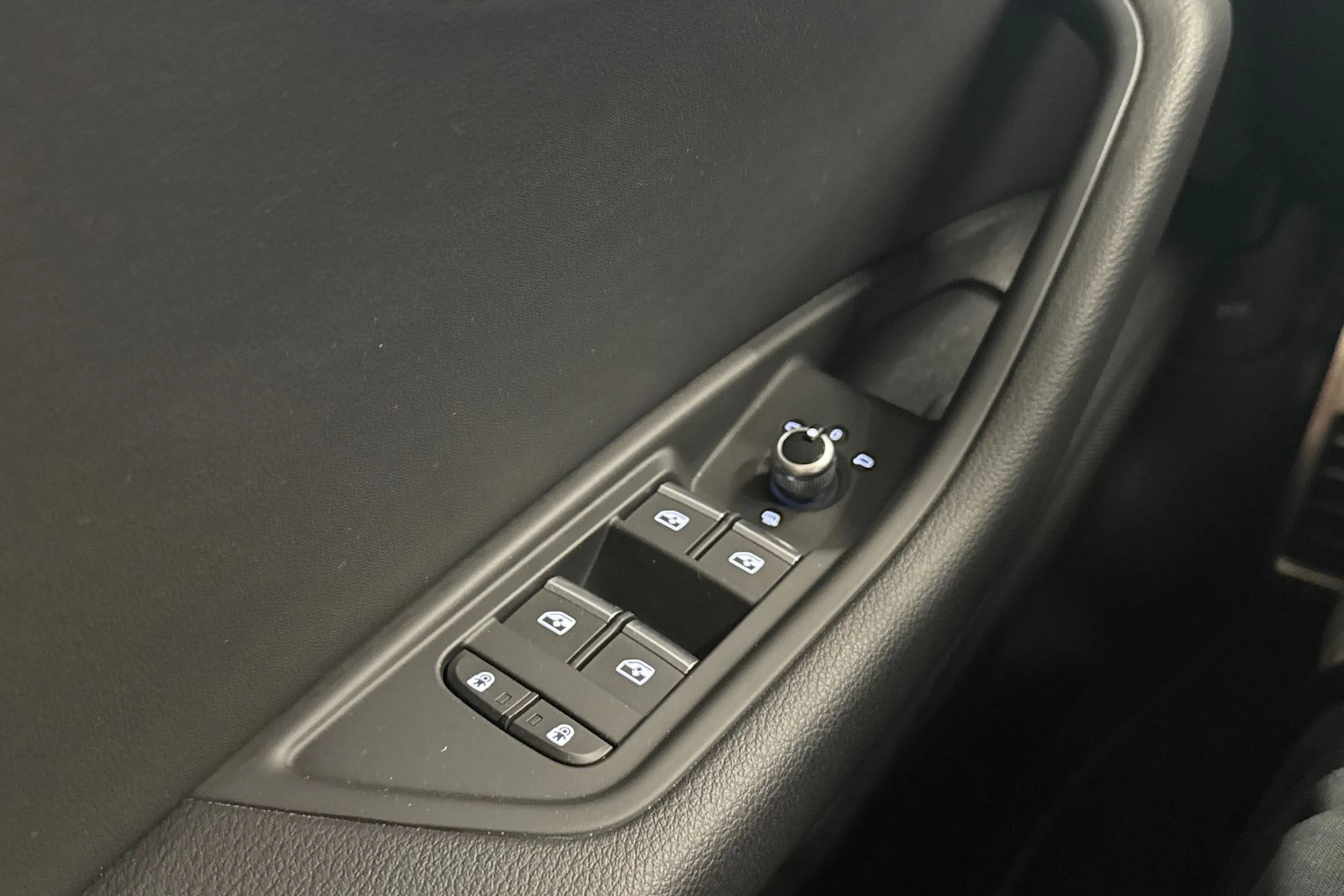 valkoinen Audi A4 2022 kuva 24.