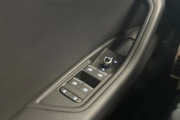 valkoinen Audi A4 2022 kuva 24.