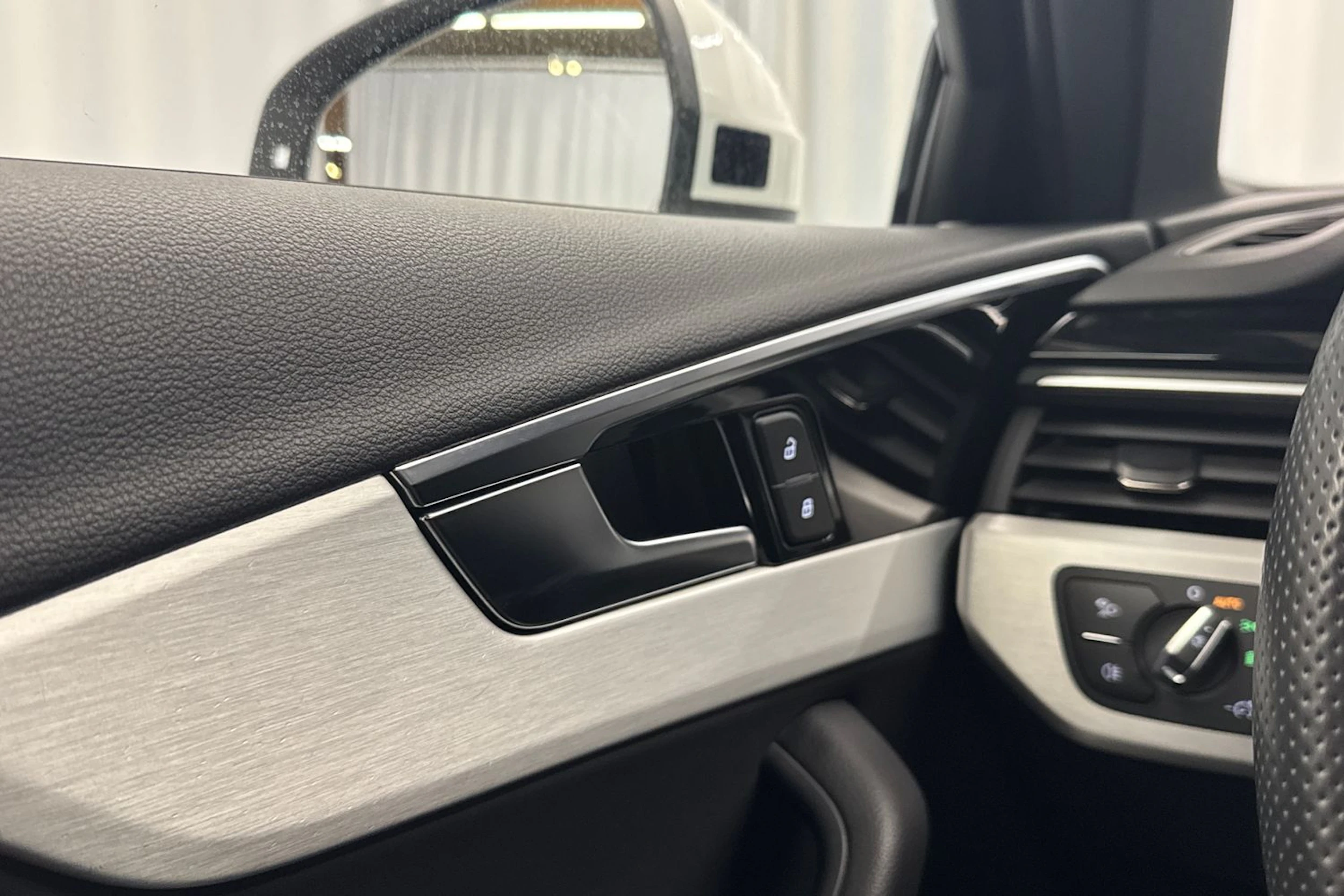 valkoinen Audi A4 2022 kuva 25.