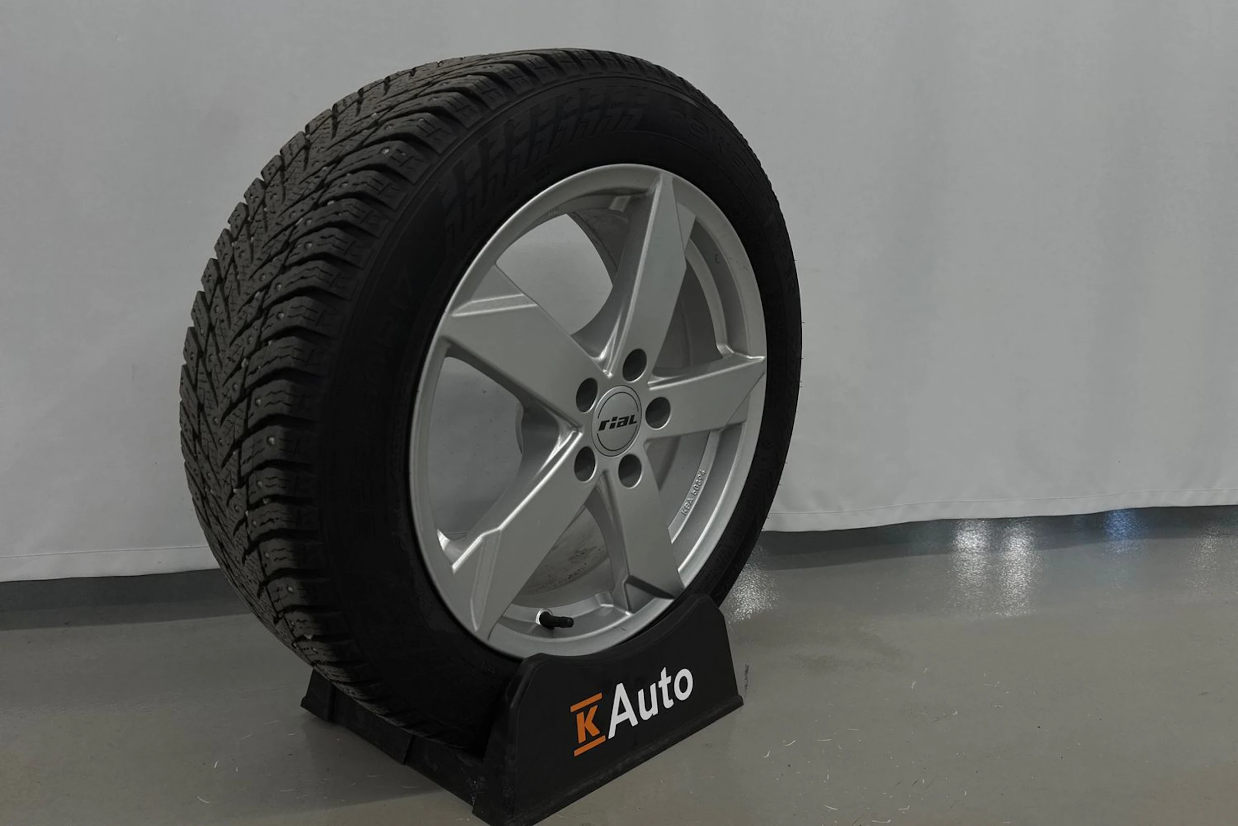 valkoinen Audi A4 2022 kuva 34.