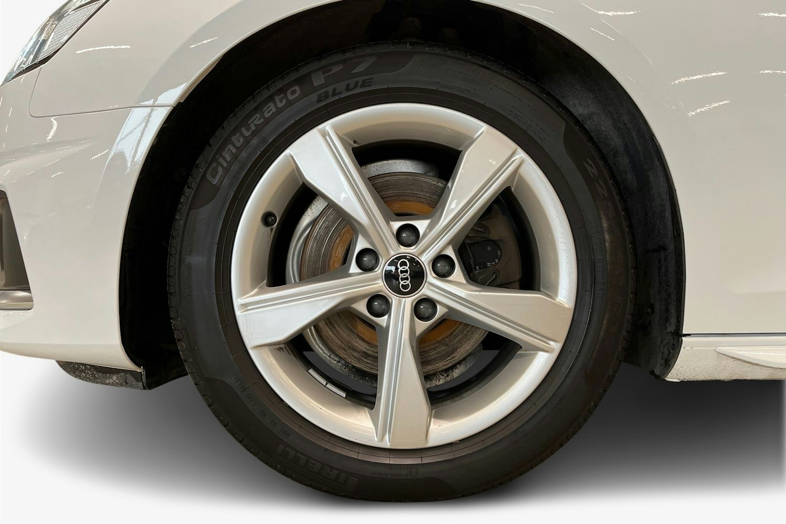 valkoinen Audi A4 2022 kuva 9.