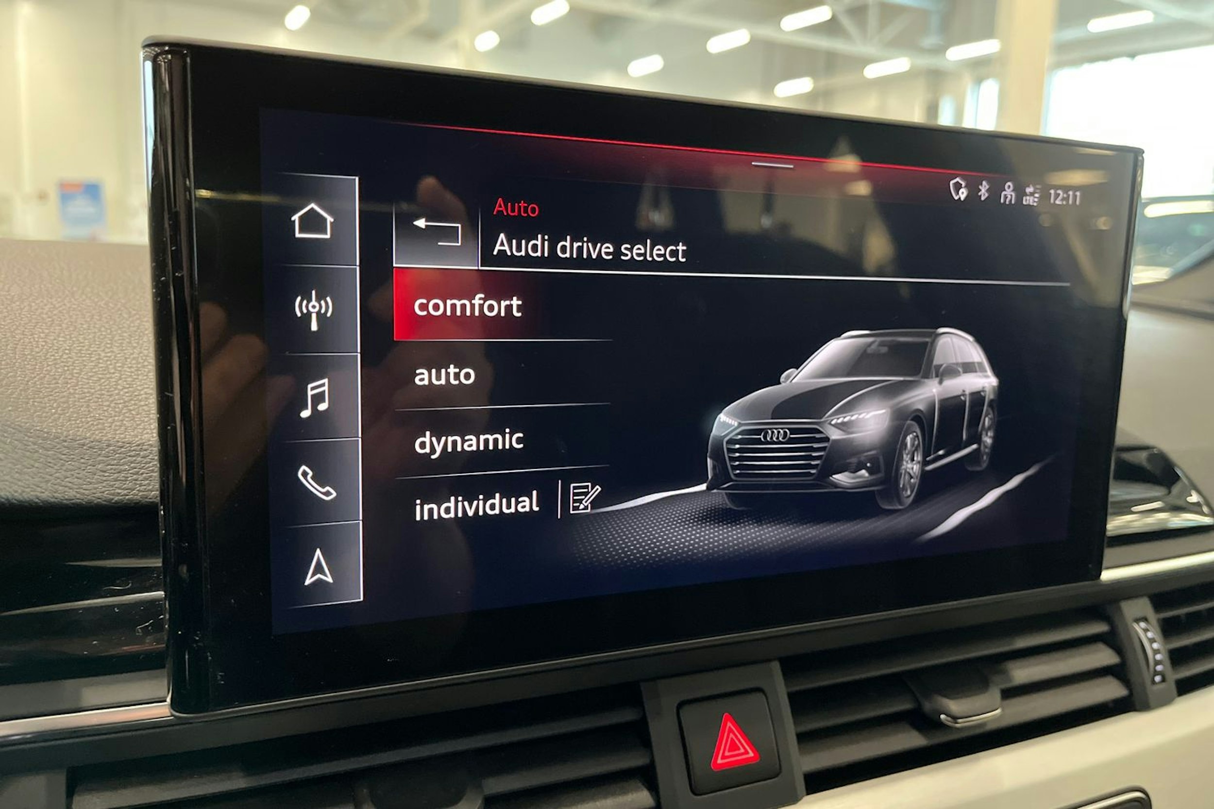 valkoinen Audi A4 2022 kuva 19.