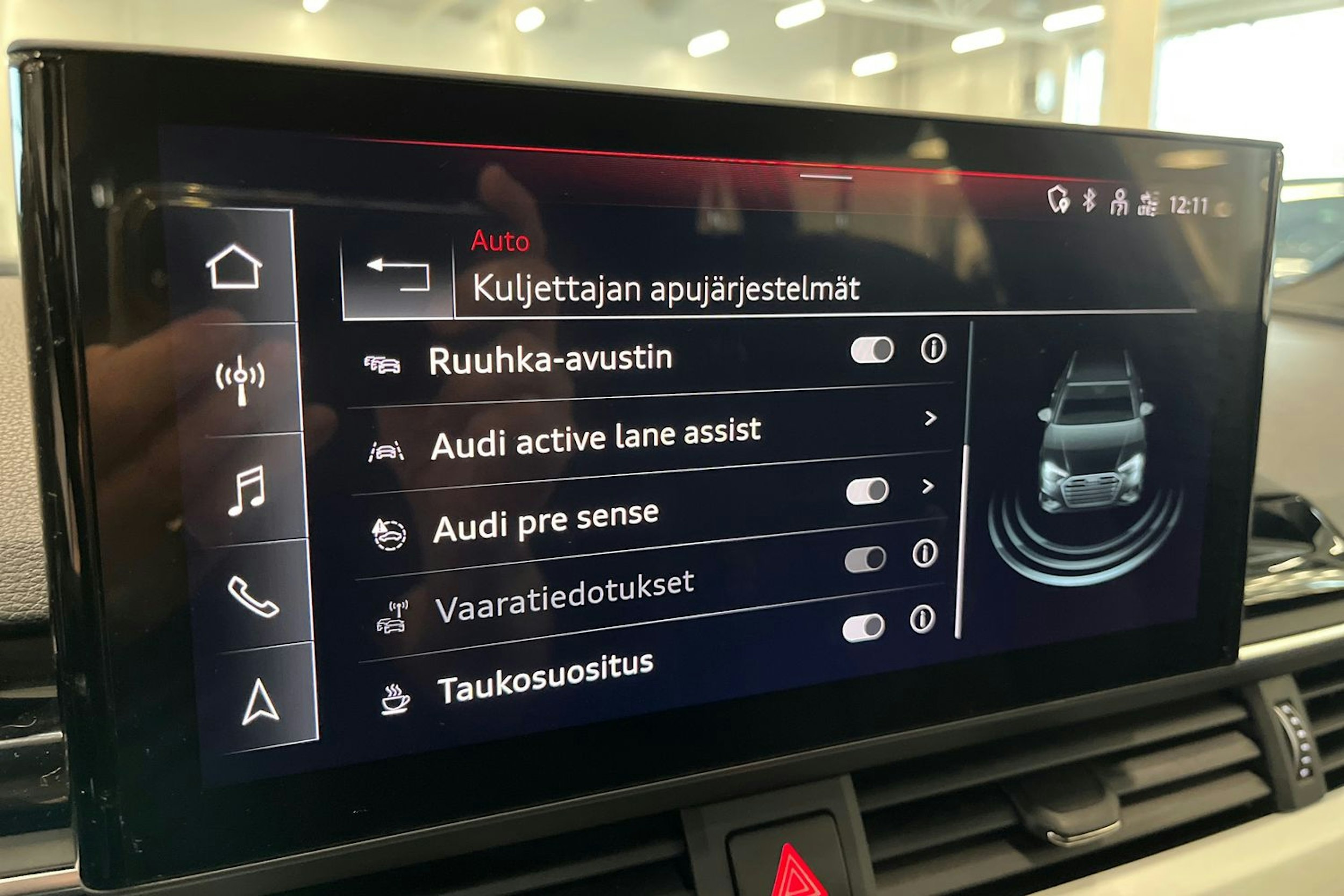 valkoinen Audi A4 2022 kuva 21.