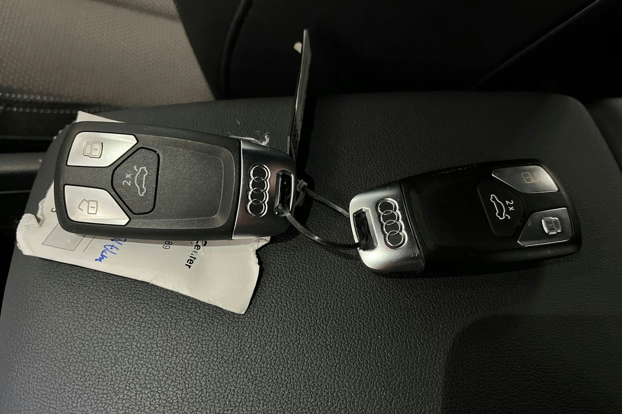 valkoinen Audi A4 2022 kuva 28.