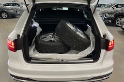 valkoinen Audi A4 2022 kuva 30.