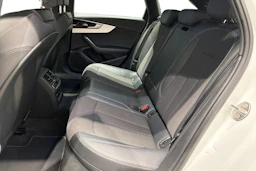 valkoinen Audi A4 2022 kuva 11.