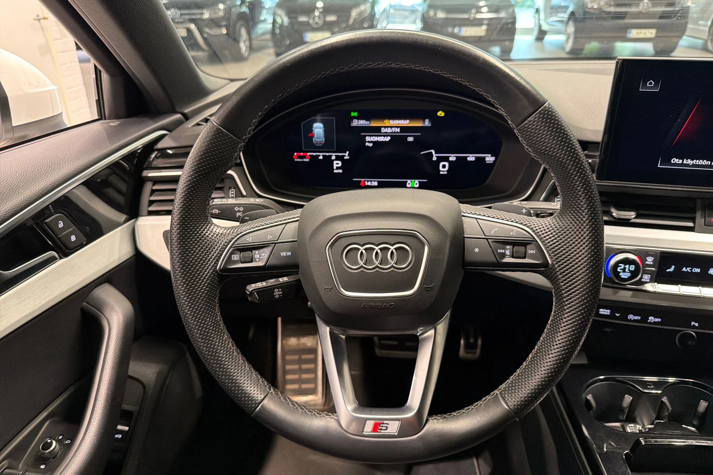 valkoinen Audi A4 2022 kuva 13.