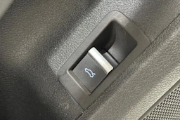 valkoinen Audi A4 2022 kuva 20.