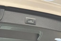 valkoinen Audi A4 2022 kuva 23.