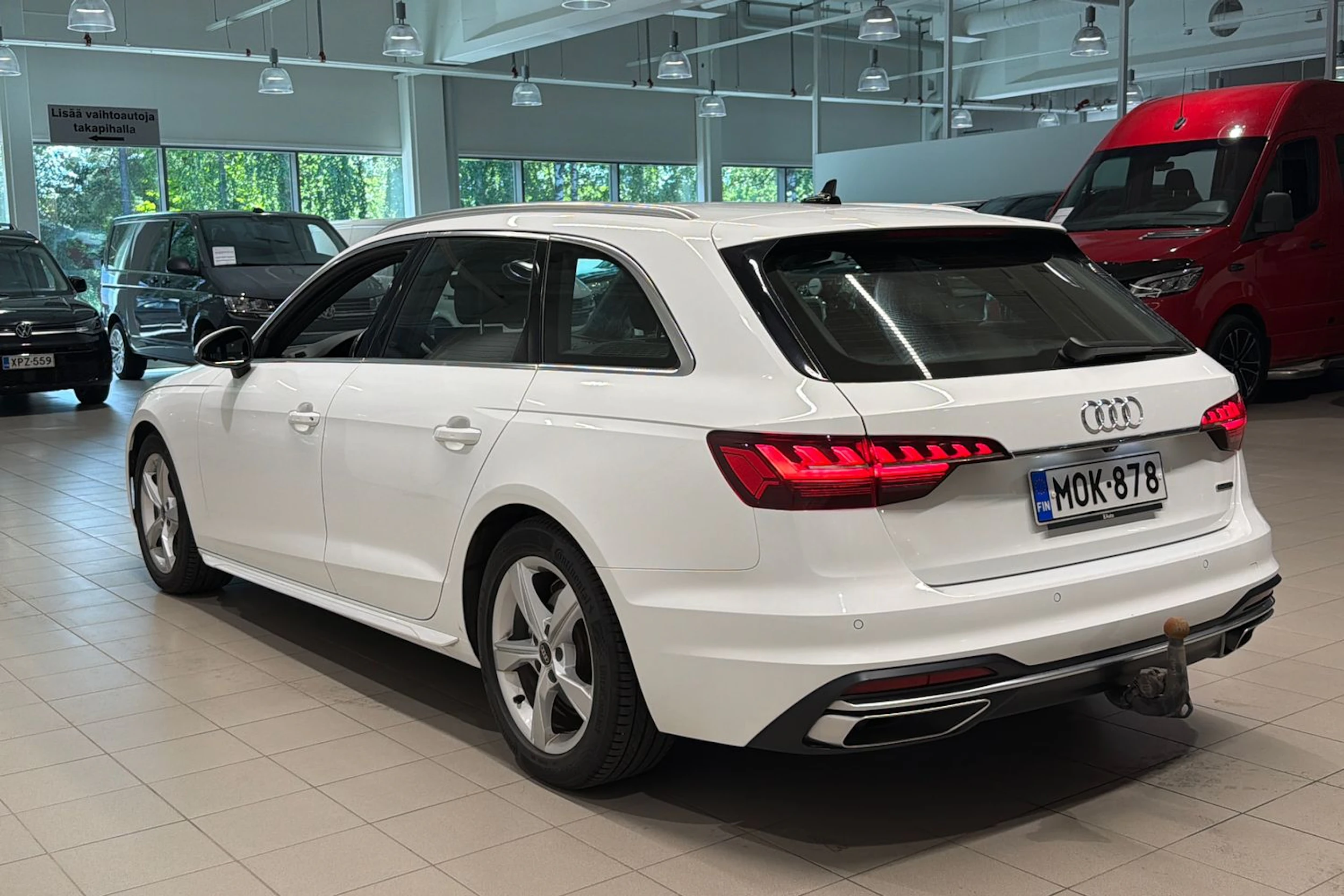 valkoinen Audi A4 2022 kuva 25.