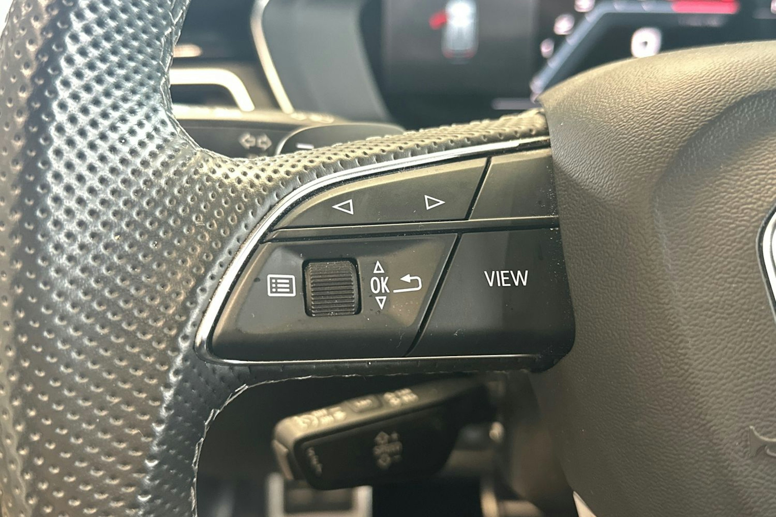valkoinen Audi A4 2022 kuva 15.