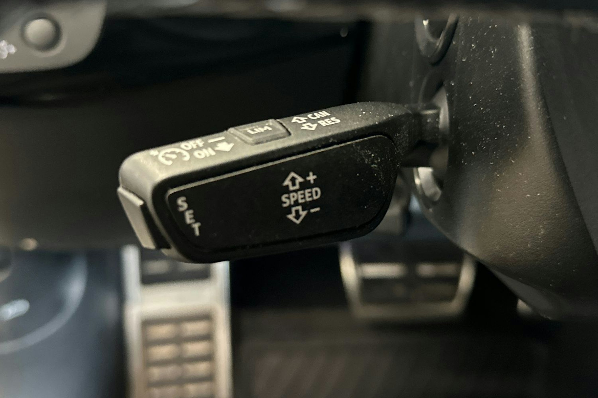 valkoinen Audi A4 2022 kuva 17.
